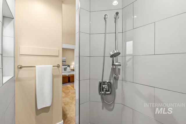 1243 E Prairiefire St, Meridian, ID 83646