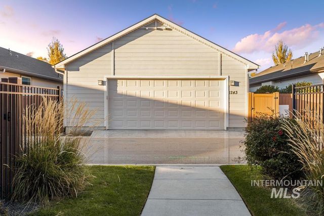 1243 E Prairiefire St, Meridian, ID 83646