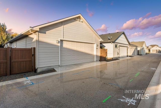 1243 E Prairiefire St, Meridian, ID 83646