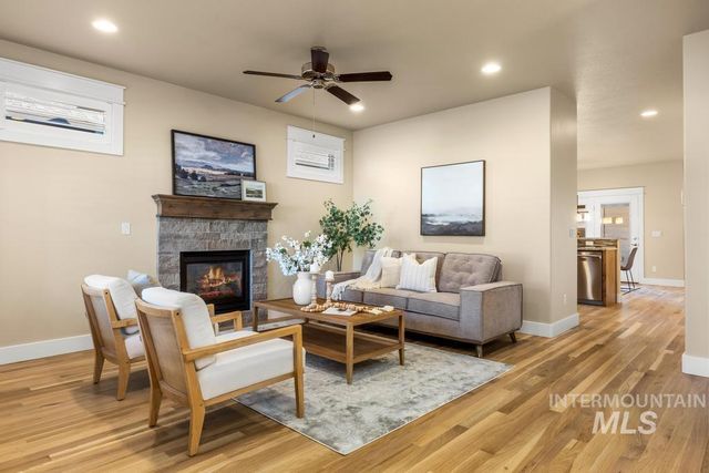 1243 E Prairiefire St, Meridian, ID 83646