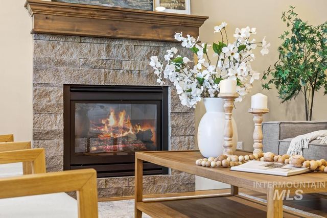 1243 E Prairiefire St, Meridian, ID 83646