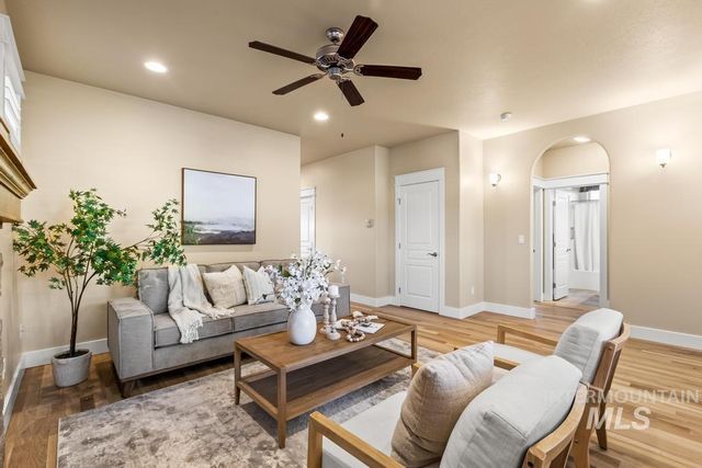 1243 E Prairiefire St, Meridian, ID 83646