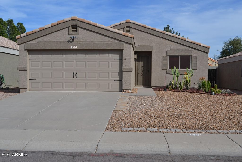 1949 S SILVER Drive, Apache Junction, AZ 85120