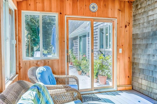 11 Locust Ln, Sandwich, MA 02537