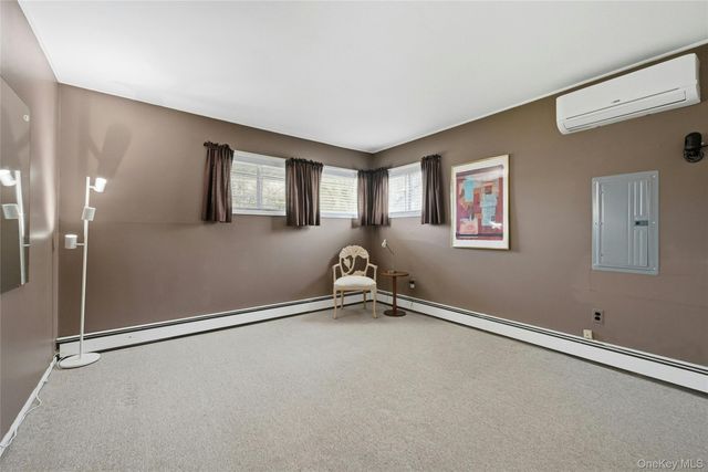 46 Boxwood Lane, Hicksville, NY 11801