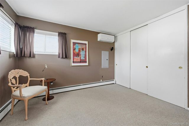 46 Boxwood Lane, Hicksville, NY 11801