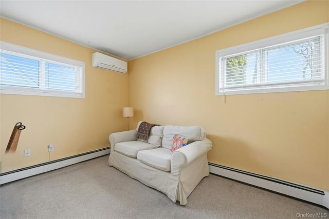 46 Boxwood Lane, Hicksville, NY 11801