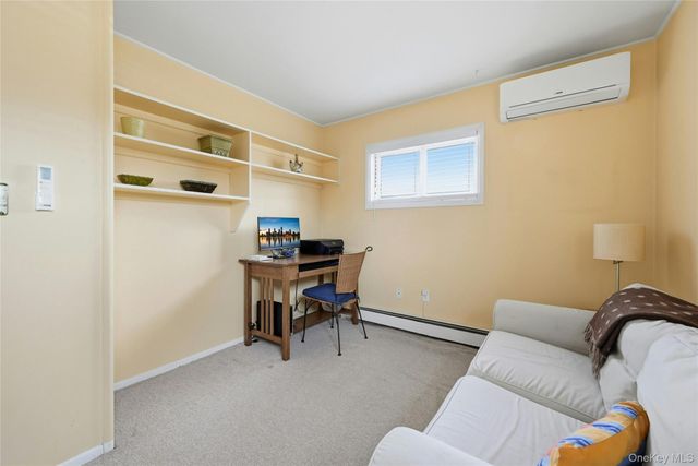 46 Boxwood Lane, Hicksville, NY 11801