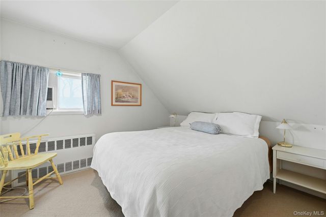 46 Boxwood Lane, Hicksville, NY 11801