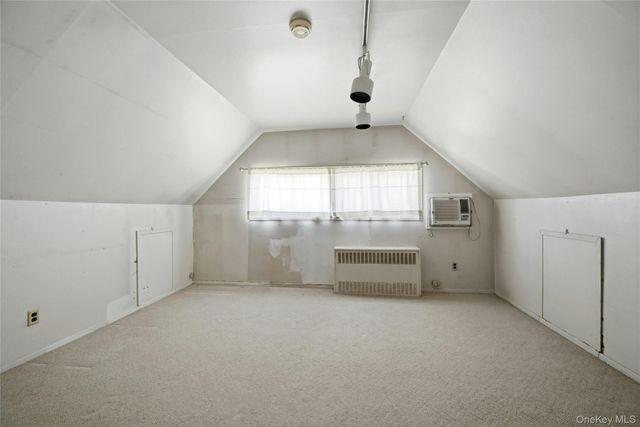 46 Boxwood Lane, Hicksville, NY 11801