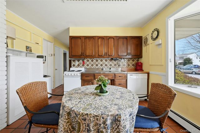 46 Boxwood Lane, Hicksville, NY 11801