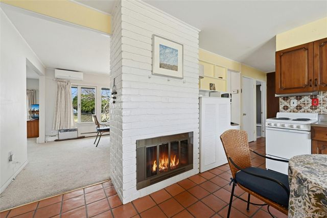 46 Boxwood Lane, Hicksville, NY 11801