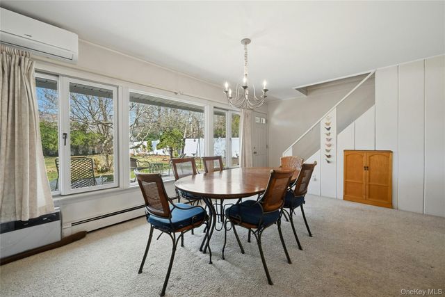 46 Boxwood Lane, Hicksville, NY 11801