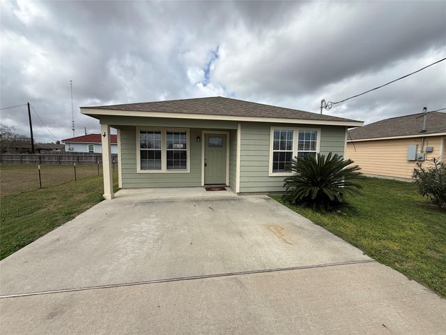 2724 Avenue D Avenue 4, San Leon, TX 77539