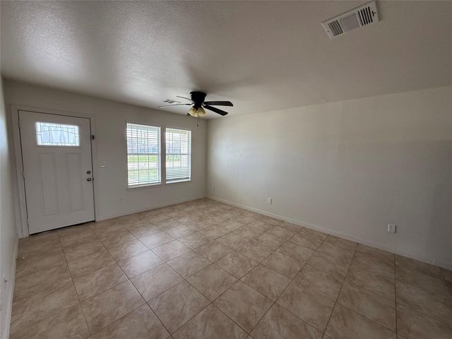 2724 Avenue D Avenue 4, San Leon, TX 77539