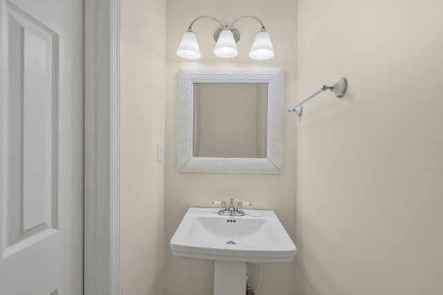 224 Edgewood Dr, Hendersonville, TN 37075