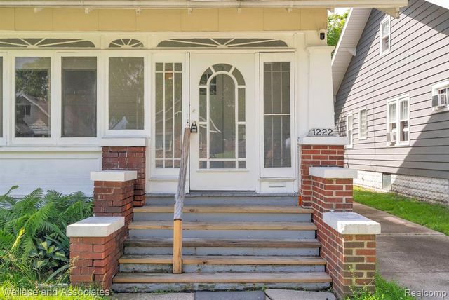 1222 Minnie Street, Port Huron, MI 48060