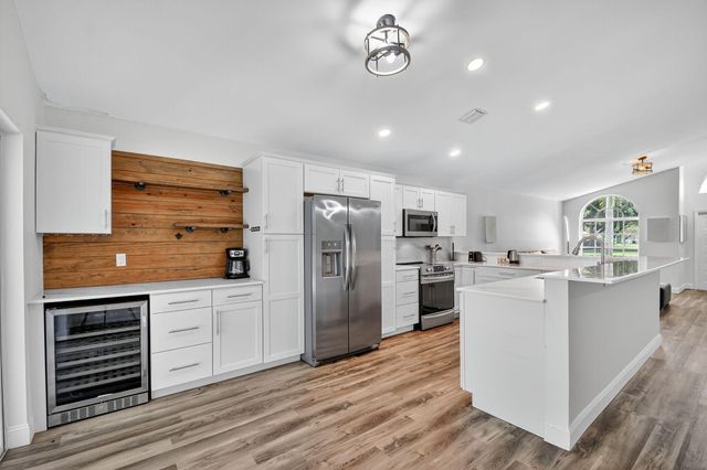 1891 Oak Berry Circle, Wellington, FL 33414