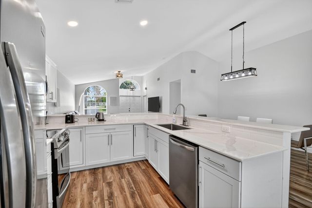 1891 Oak Berry Circle, Wellington, FL 33414