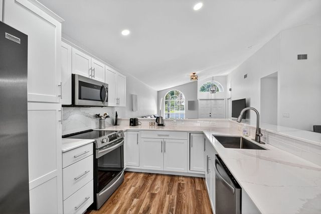 1891 Oak Berry Circle, Wellington, FL 33414