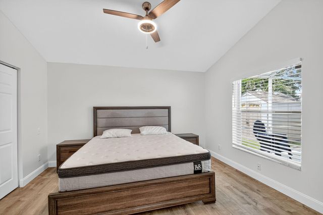 1891 Oak Berry Circle, Wellington, FL 33414