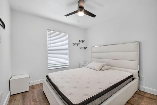 1891 Oak Berry Circle, Wellington, FL 33414