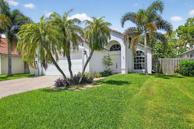 1891 Oak Berry Circle, Wellington, FL 33414