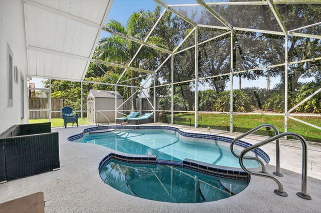 1891 Oak Berry Circle, Wellington, FL 33414