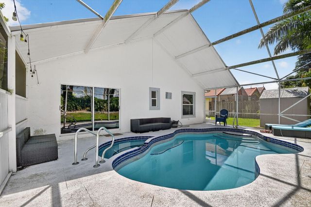 1891 Oak Berry Circle, Wellington, FL 33414