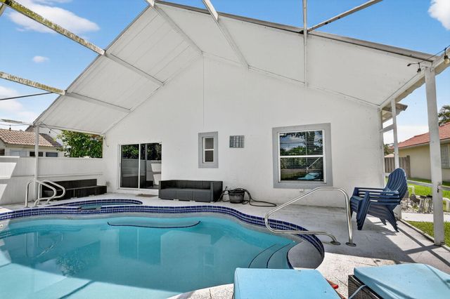 1891 Oak Berry Circle, Wellington, FL 33414