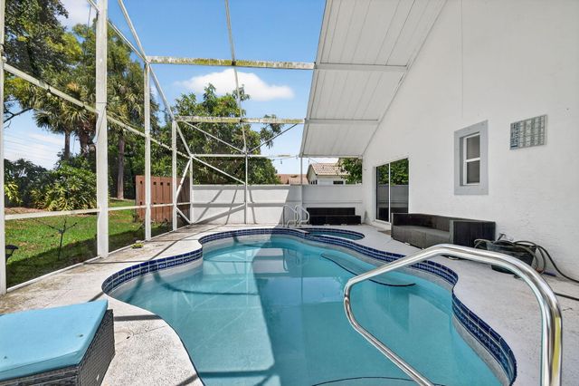 1891 Oak Berry Circle, Wellington, FL 33414