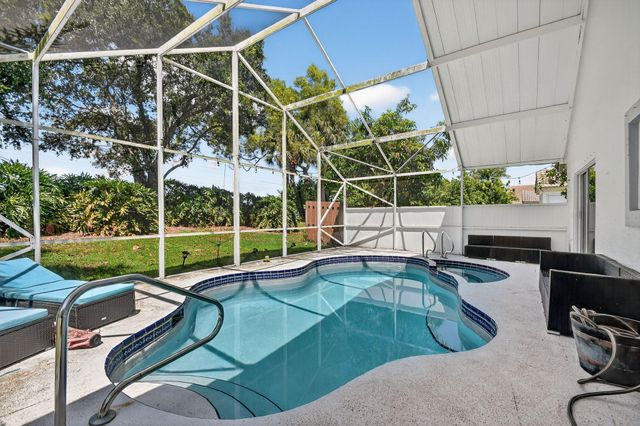 1891 Oak Berry Circle, Wellington, FL 33414