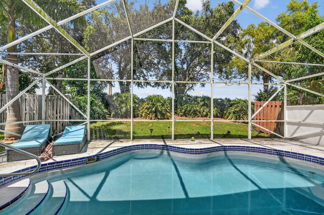 1891 Oak Berry Circle, Wellington, FL 33414