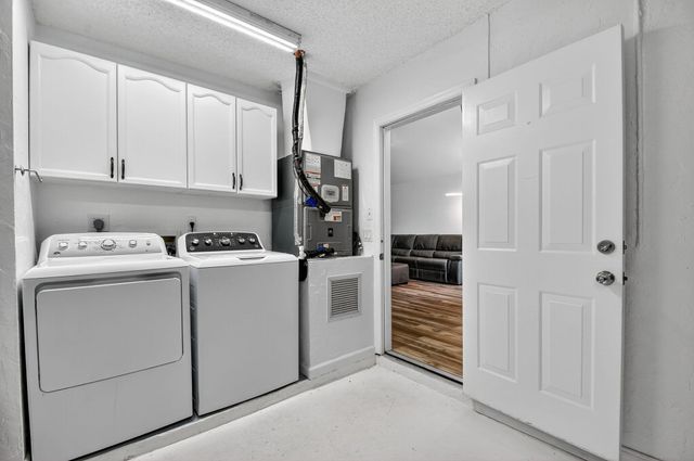 1891 Oak Berry Circle, Wellington, FL 33414