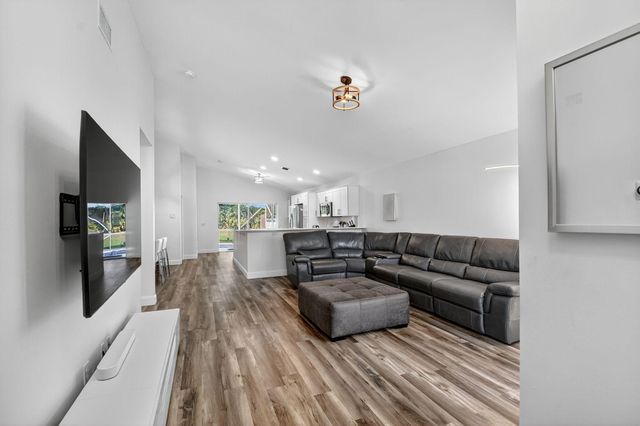 1891 Oak Berry Circle, Wellington, FL 33414