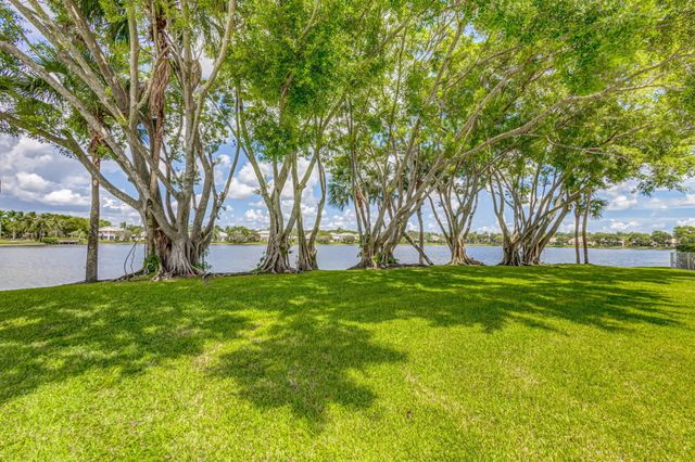1891 Oak Berry Circle, Wellington, FL 33414
