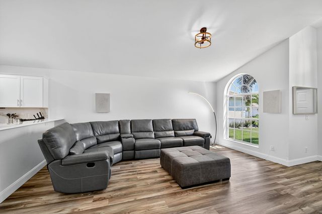1891 Oak Berry Circle, Wellington, FL 33414