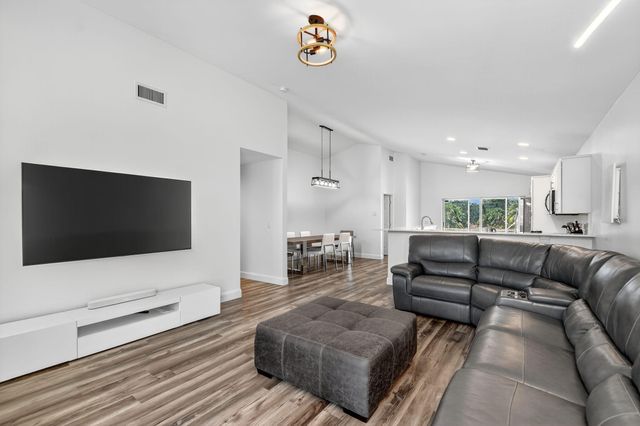 1891 Oak Berry Circle, Wellington, FL 33414