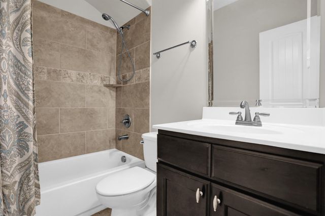 25 BREEZY LOOP, Oakland, TN 38060