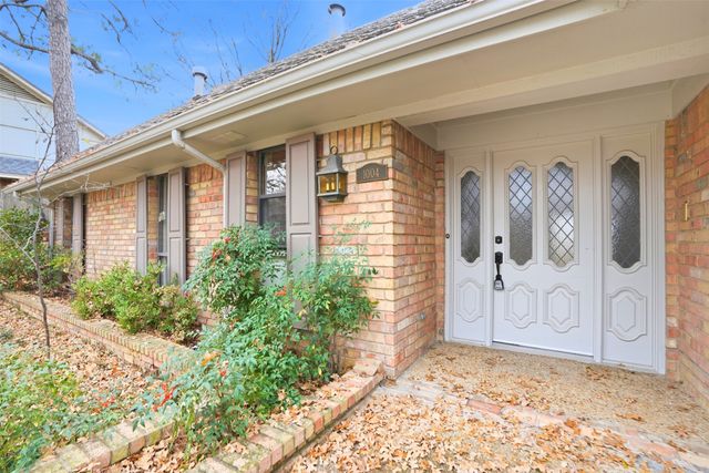 1004 Crowley Road, Arlington, TX 76012