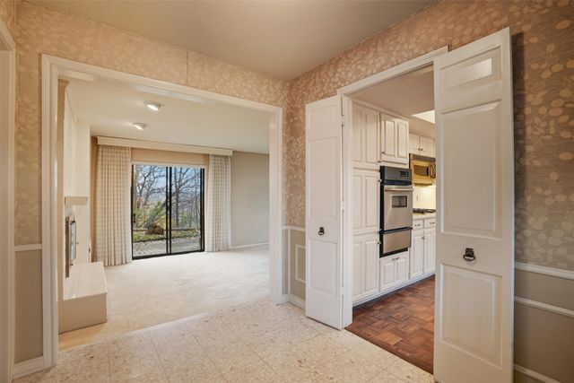 1004 Crowley Road, Arlington, TX 76012