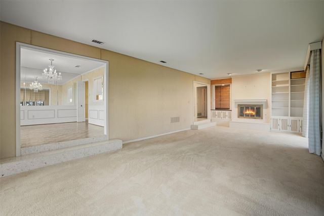 1004 Crowley Road, Arlington, TX 76012