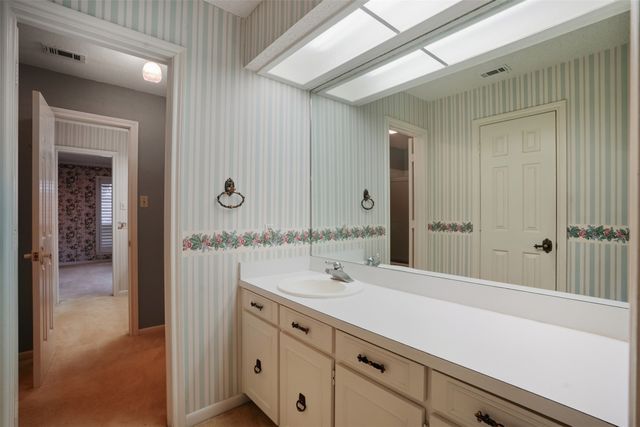 1004 Crowley Road, Arlington, TX 76012