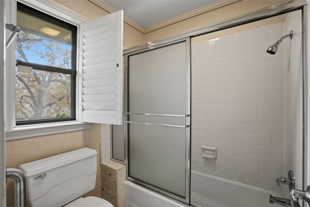 1004 Crowley Road, Arlington, TX 76012