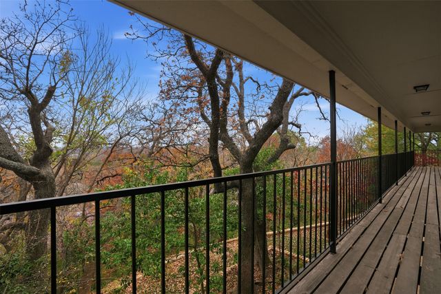 1004 Crowley Road, Arlington, TX 76012