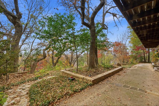 1004 Crowley Road, Arlington, TX 76012