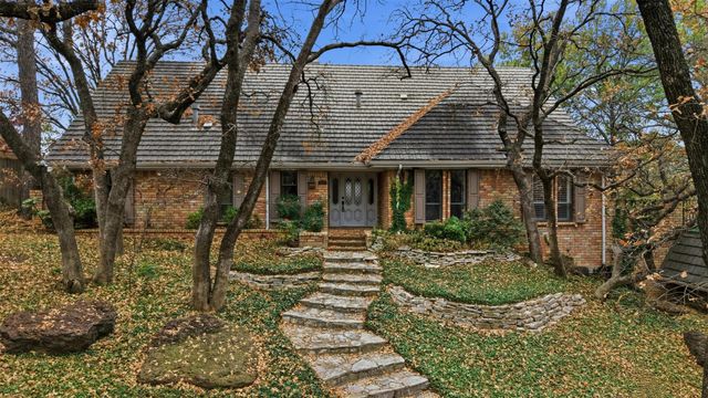 1004 Crowley Road, Arlington, TX 76012