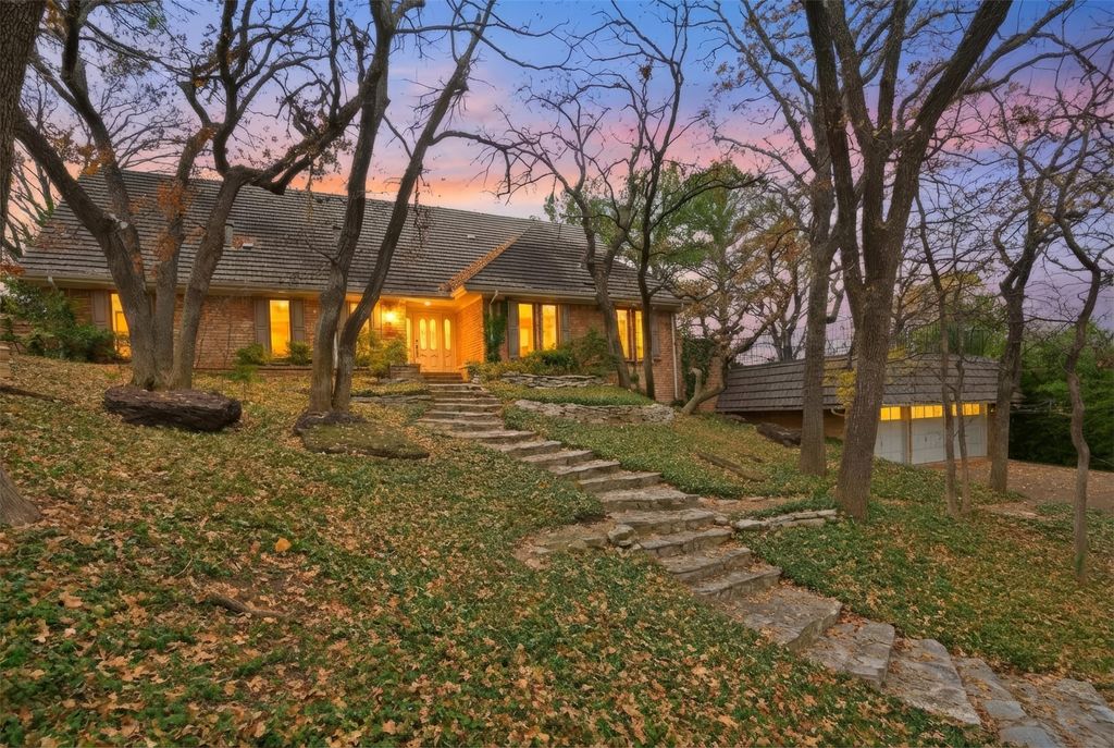 1004 Crowley Road, Arlington, TX 76012