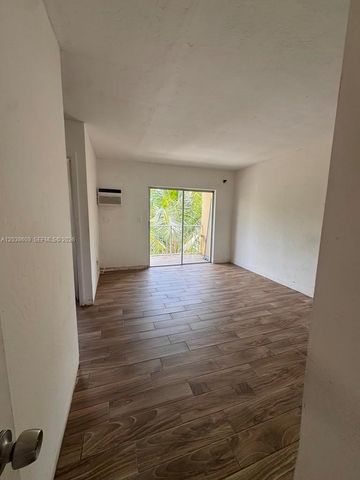 1860 Venice Park Dr 208, North Miami, FL 33181