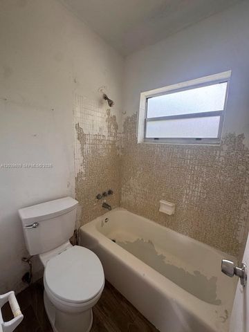 1860 Venice Park Dr 208, North Miami, FL 33181